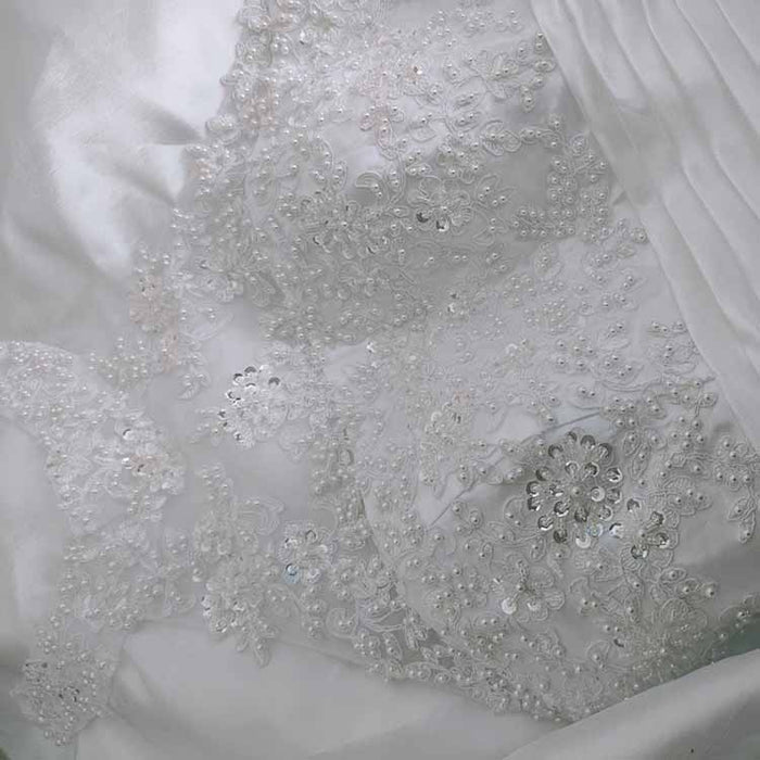 A-Line/Princess Lace Applique Scoop Sleeveless Sweep/Brush Train Wedding Dresses