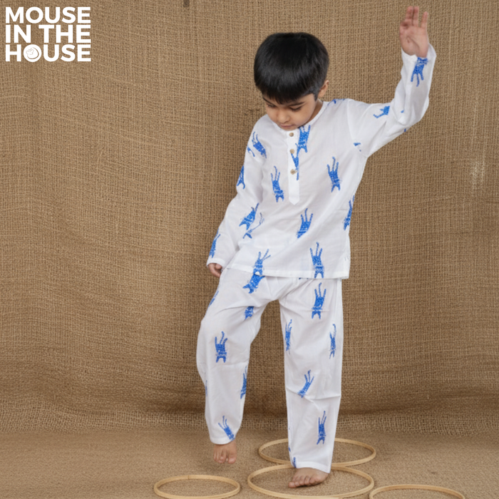 A MAGNIFICIENT CAT- UNISEX NIGHTWEAR (Blue)