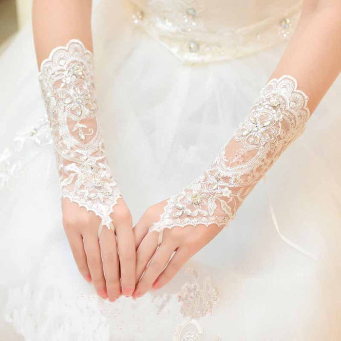 Attractive Lace Wedding Gloves