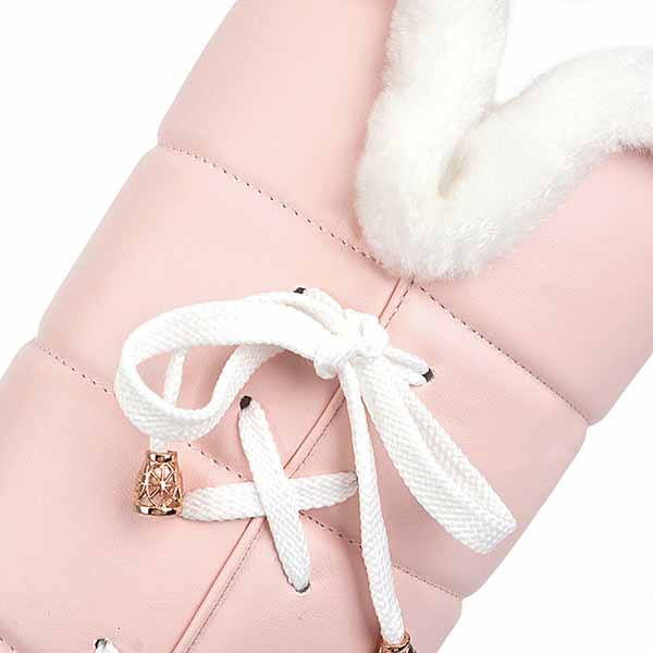 Cute winter boots for women in pink with faux fur lining and stylish lace-up design