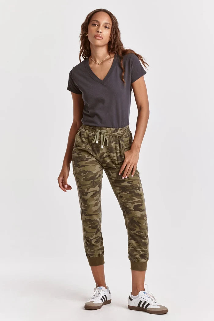 JACEY SUPER HIGH RISE CROPPED JOGGER PANTS HUNTER CAMO TPM22C315HCM
