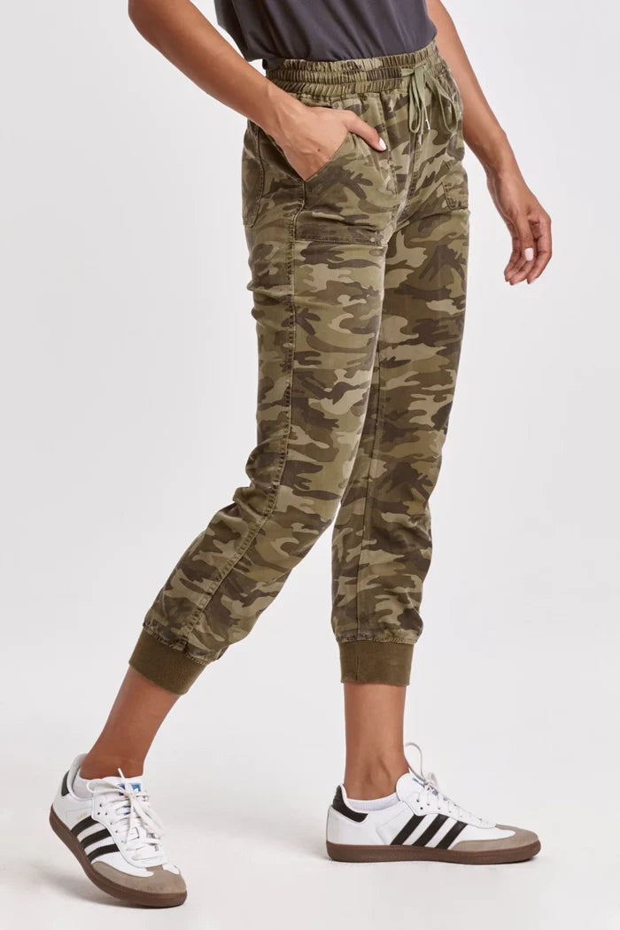 JACEY SUPER HIGH RISE CROPPED JOGGER PANTS HUNTER CAMO TPM22C315HCM