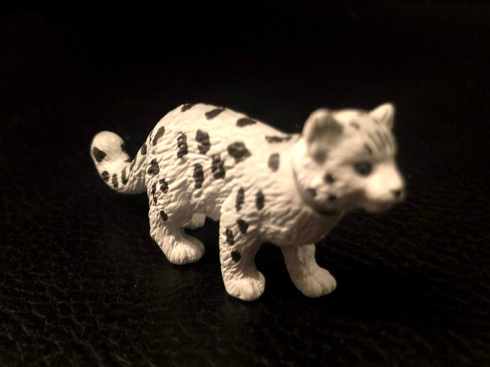 Japan Baby Tortoise/ Honey badger/ Chimpanzee/ Snow Leopard/ African Elephant/ Quokka/ Koala/ Armadillo animal PVC mini action figure figurine model with joints