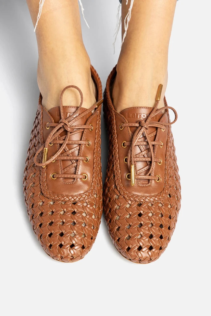 Liza Macrame Sneaker In Caramel Leather Oxford Larroudé