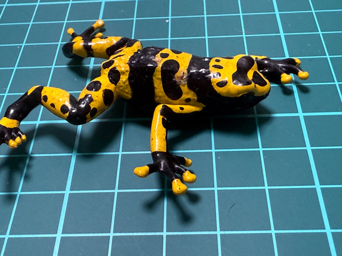 Retired Japan Kaiyodo Yellow-banded poison dart frog Soft Rubber PVC mini figure model