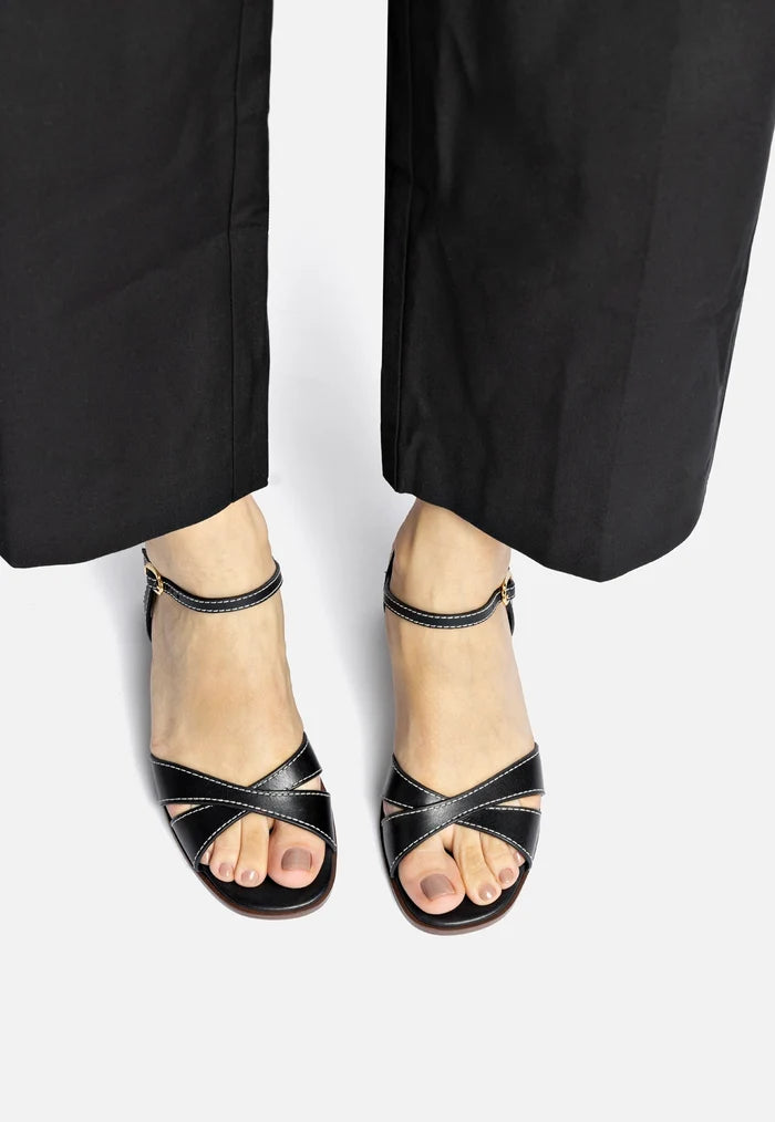 Roma Sandal In Vegetale Black Leather Sandal Larroudé