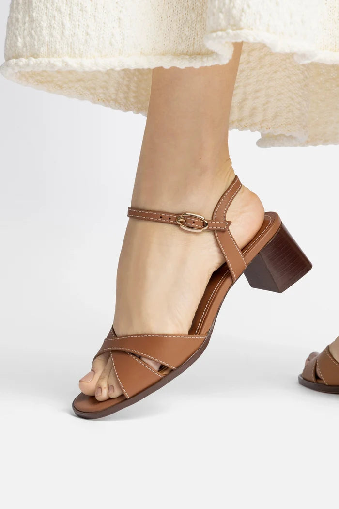 Roma Sandal In Vegetale Caramel Leather Sandal Larroudé