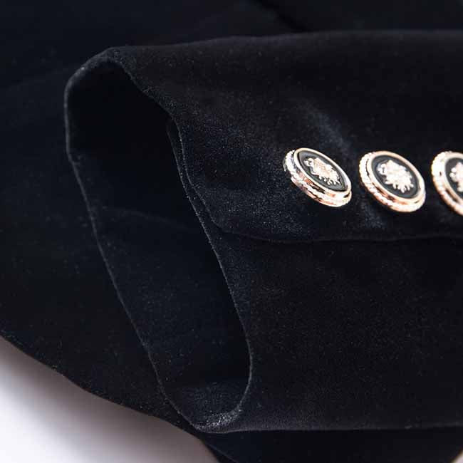 Close-up of sd-hk velvet wedding blazer featuring elegant buttons on the sleeve for a sophisticated look
