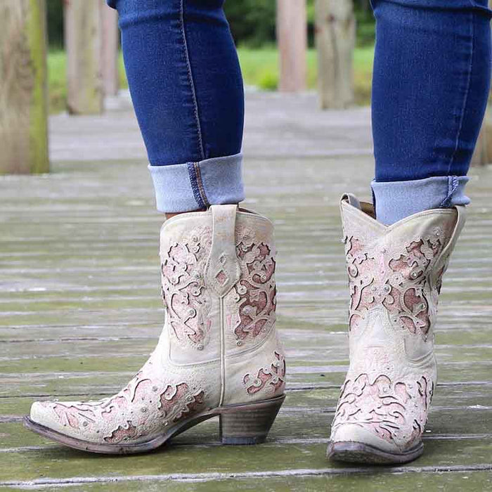 Stylish women's glitter western wedding boots with intricate designs for a fashionable wedding look