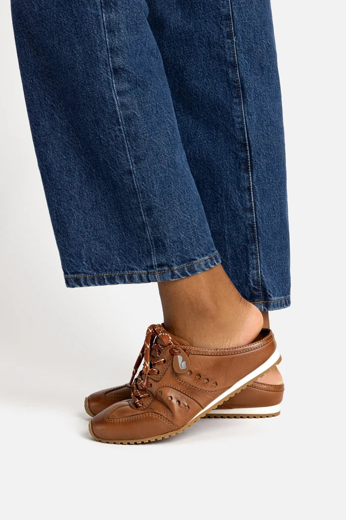 Stella Mule In Caramel Leather Sneaker Larroudé