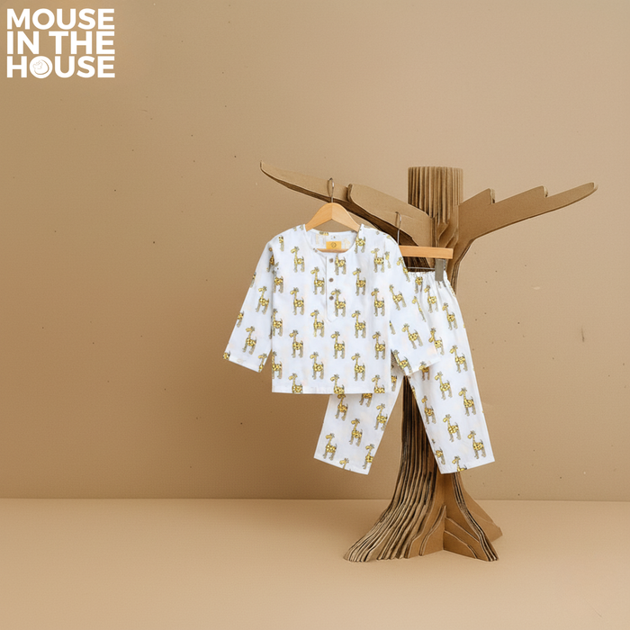 The Curious Giraffe - Unisex Nightdress