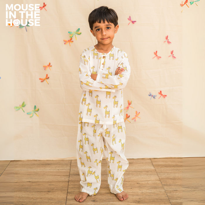 The Curious Giraffe - Unisex Nightdress