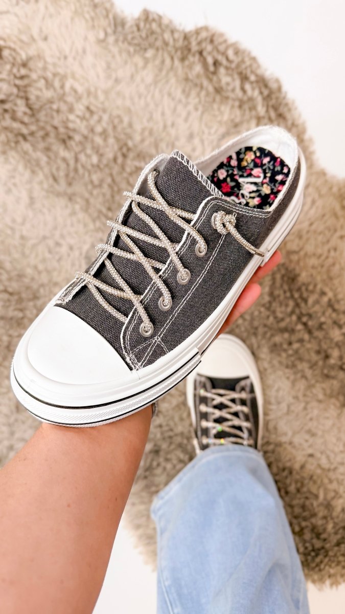 Very G Black Aman Slip On Sneakers - Macoma Boutique301 Sneakers
