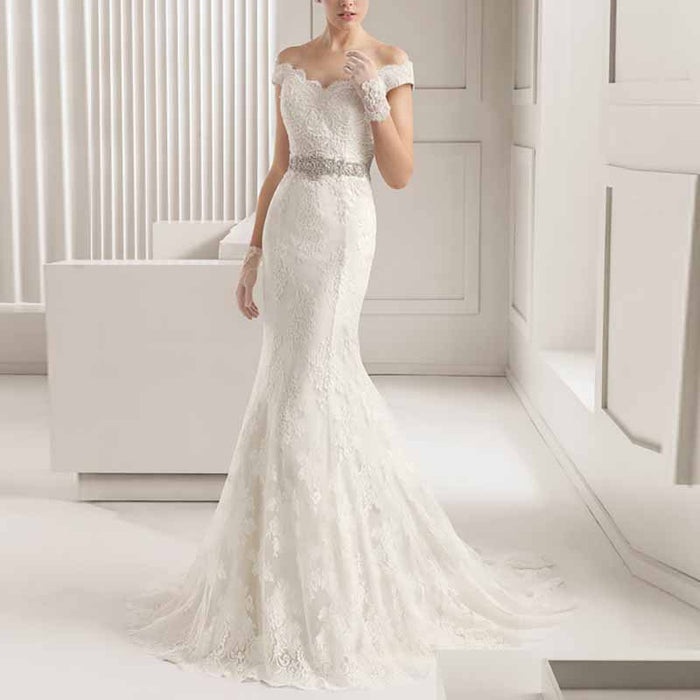 Women's Lace Applique Sleeveless Chapel Tail Wedding Dress