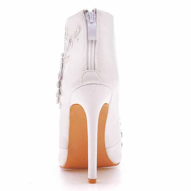 Elegant women's lace wedding boots with a high heel and zip closure for a stylish bridal look